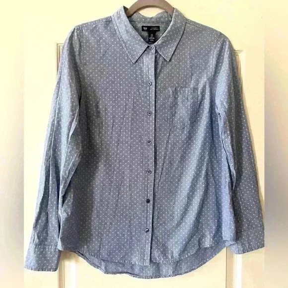 GAP Tops - EUC GAP Boyfriend Fit Light Denim Color Button Down Shirt Women’s small